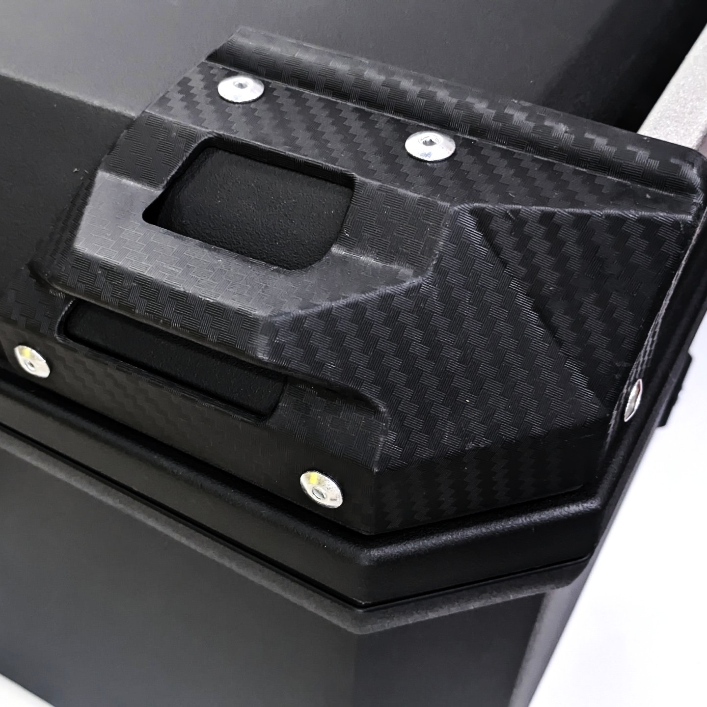 TOP CASE SYM